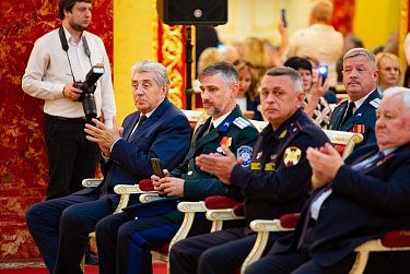 Государственная награда – депутату областного парламента 
